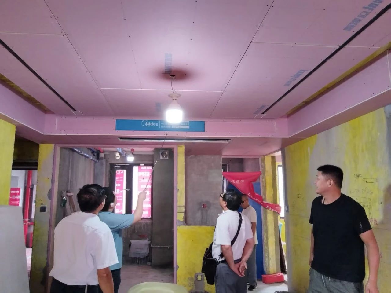 工地突擊巡檢：嚴(yán)苛落實(shí)工藝標(biāo)準(zhǔn)，全力護(hù)航工程質(zhì)量！