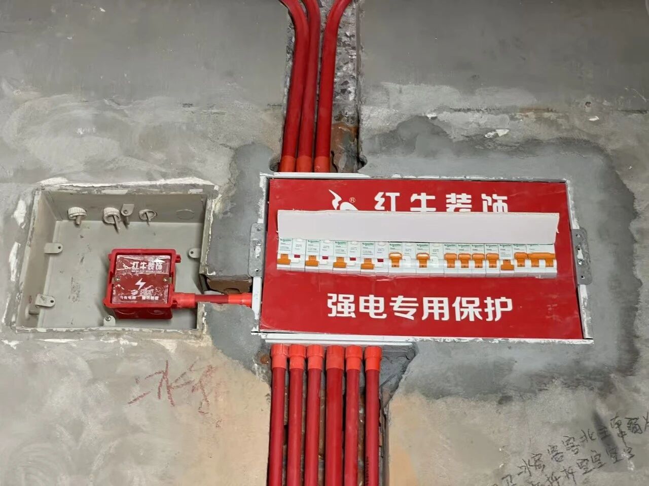 金九銀十裝修季｜南京紅牛裝飾工程總監(jiān)：工地巡檢無(wú)小事，嚴(yán)苛落實(shí)工藝標(biāo)準(zhǔn)！02